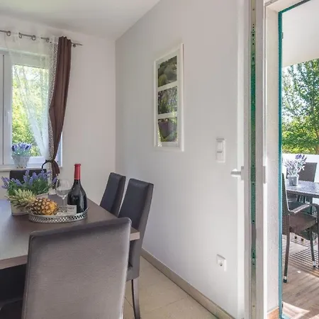 Apartment In Mit Terrasse Und Grill *