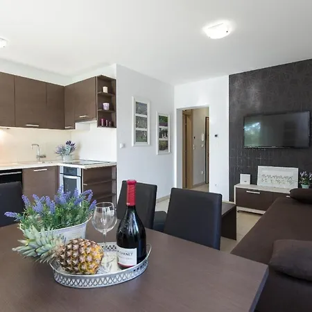 Apartamento In Mit Terrasse Und Grill Baška